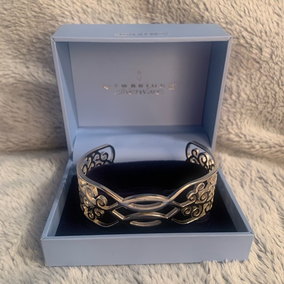 Newbridge Silverware Kells Bangle Bracelet - Picture 2 of 4